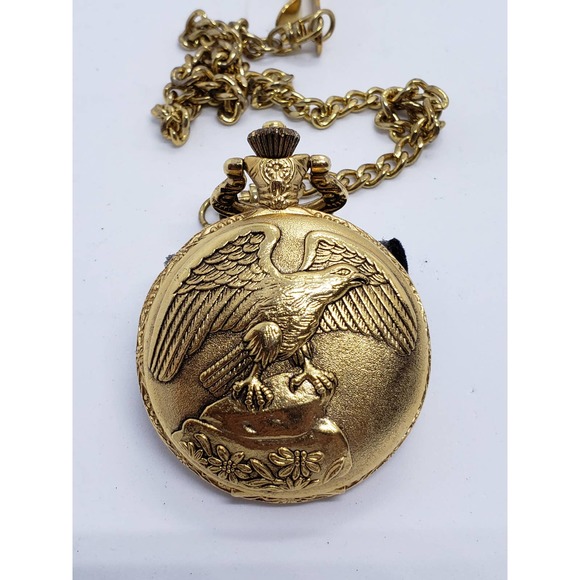 Watch it pocket watch. Eagle design on case front and face. Working watch - Picture 3 of 3